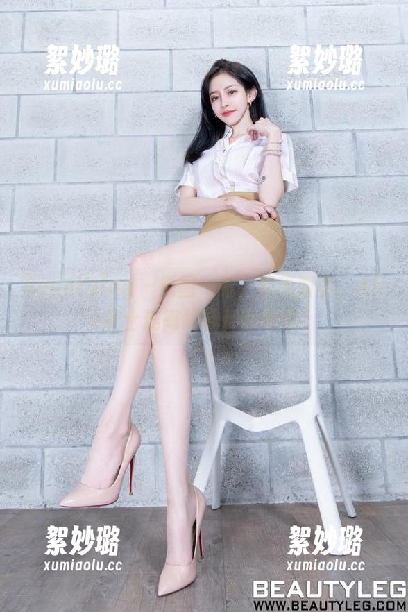 Beautyleg - 原图一眼，壁纸两看，Alie护士连高跟鞋都在咆哮！