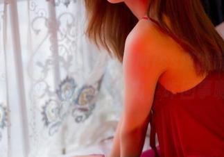 GIRLT果团网 - 原图看Miss琪的制服，真的有种微妙的吸引力，咋回事啊？