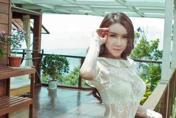 GIRLT果团网 - 莫雅淇的户外写真，高清得让我想出去浪一圈