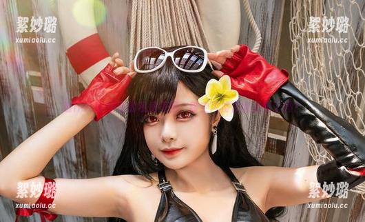 看Hachi小芭的私房美图，镂空风格你能受得了吗？