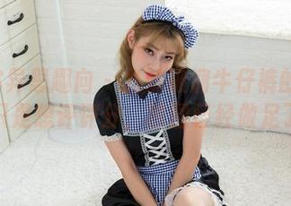 IESS异思趣向 - 九妹破洞牛仔裤的壁纸，我只是想评评分，原图已经做足了功课