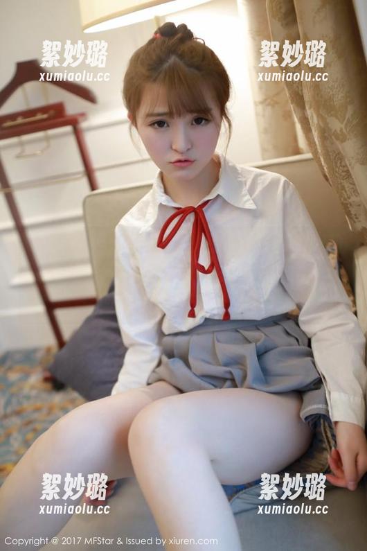 MFStar模范学院 - Manuela玛鲁娜的全套写真—一件毛衣扛起整个冬天，也让我们扛起了对她的仰慕！