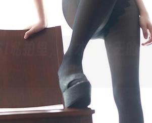 在ROSI私拍里，谁才是女王的“侍卫”呢？