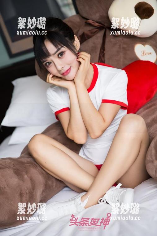TouTiao头条女神 - 苏可可W在死库水中畅游：我的新图片合集，不怕湿身哦！