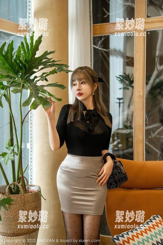 XINGYAN星颜社 - 果儿Victoria的黑白搭配：无圣光，翻开的合集让人想入非非