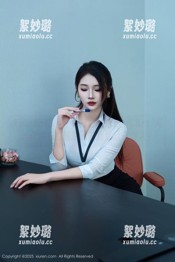 Xiuren秀人网 - 姐姐的魅惑：Carol周妍希分享的图片更新竟然这么迷人？