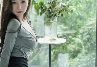 Xiuren秀人网 - 别眨眼，看奶茶味的包子如何把制服穿出新高度！