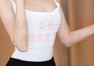 Xiuren秀人网 - 轻松一刻：林珊珊穿吊带的图集，美得像是从画里走出来的。