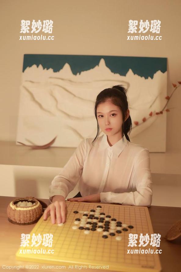 Xiuren秀人网 - 原图展现了潘琳琳ber在黑丝里的曼妙身姿，美得让人无从掉头。