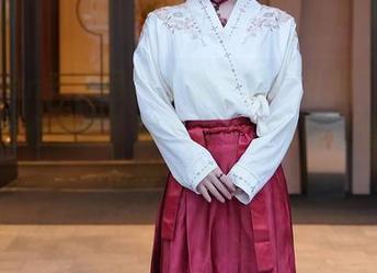 Xiuren秀人网 - 王俪丁的“礼服”私拍，让我心里想，能不能写个攻略让普通人也能成美图。