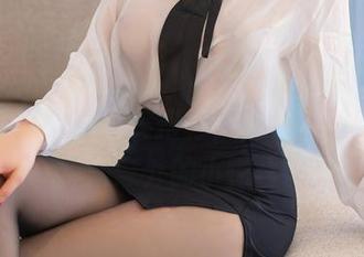 Xiuren秀人网 - 柔软和灰丝，真的是软软子写真中的完美搭档，合集里总能给你带来意外的小惊喜。