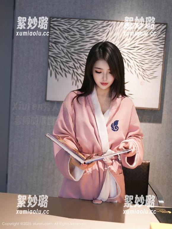 Xiuren秀人网 - 厨房也能变舞台，雅茹老师的原图给你惊喜-真的不止是做饭！