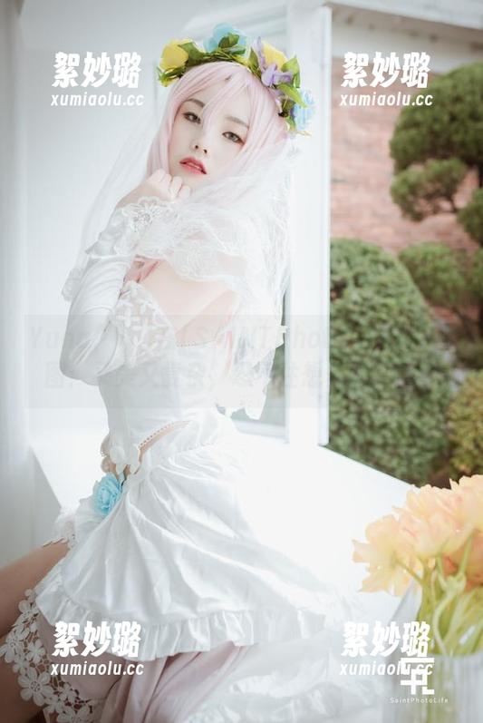 Yuna(윤아)在[SAINTPhotolife]的套图：又美又复杂，忍不住想多看几遍。