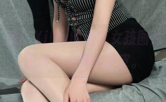 丽柜 - 看！Xilly的全套女孩图片，每一张都带点气氛调皮。