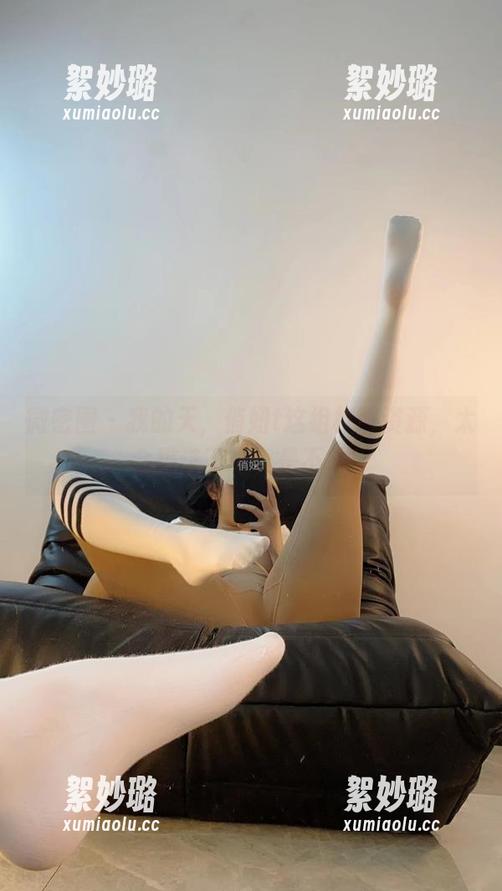 微密圈 - 我的天，俏妞t这组校服资源，太会挑选了吧，是不是！