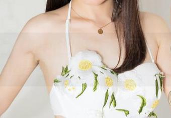 克拉女神 - 没想过嘛？苏可可安静的自拍下，原图里暗藏几分不言而喻的情愫。