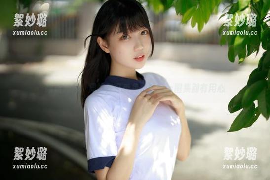 眼镜加成：周叽是可爱兔兔的cos图集别有用心