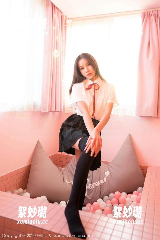 嗲囡囡 - Emily尹菲带着她的皮衣，私房美图不是每个人都能驾驭的。