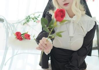 观看大梨子不是御姐的幻想女仆，一边欣赏一边默默想：我能不能也试试？
