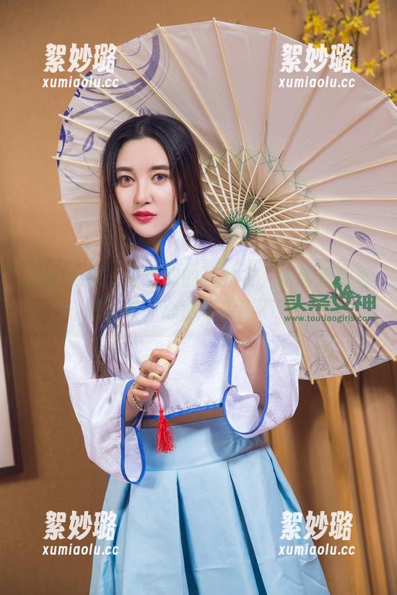 头条女神 - 张蓝欣的连体衣，全套看完直想下载，心情复杂到不行。