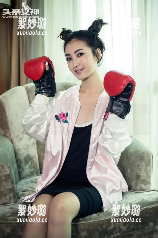 头条女神-杨曼妮 头条女神 - 看过杨曼妮的透明原图,更新后她是不是“透明”得更直接了?