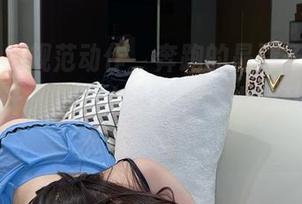 微密圈 - 规范动作，奔跑的晶骡子的制服美图为什么总让人心里有点小鹿乱撞？快来下载试试！