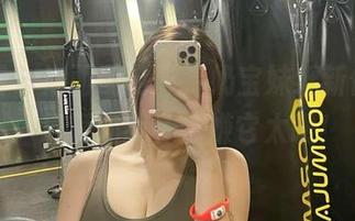 微密圈 - 泡面配电影，奶宝妹纸新作上线：尽管吻我，别嫌它太暖！