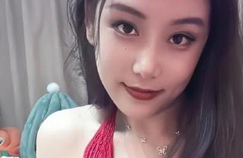 微密圈 - 关注奶雯的图集更新，可能会看到意外的墨绿内裤！