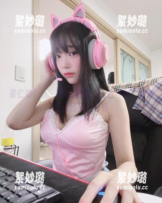 姜仁卿(강인경)的新图包：粉色内衣，谁暗恋谁还不一定哦