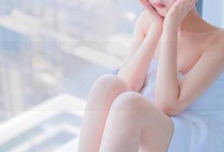 来看念雪ww泳装福利，图片里她似乎在说“别太认真”！