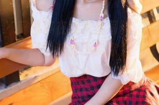 推女神 - 莫雅淇在线灰丝写真，真想给她发个私信，问问这能不能称为“穿衣法则的一部分”？
