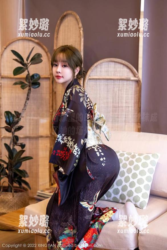 星颜社 - 看画像里的Emily尹菲，丝袜成了她的场外小伙伴