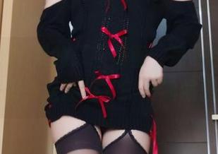 抓紧木之本果的最新美图，每一张都像是“秘书退勤后”微妙的喧嚣。