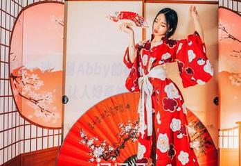 果团网 - 更新一波：甜Abby的校服，简约又不失調皮，轻轻一瞥让人好奇她在想什么。