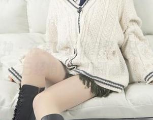梦丝女神 - 在灵唯的教室里，这个写真我已经悄悄下载到心里