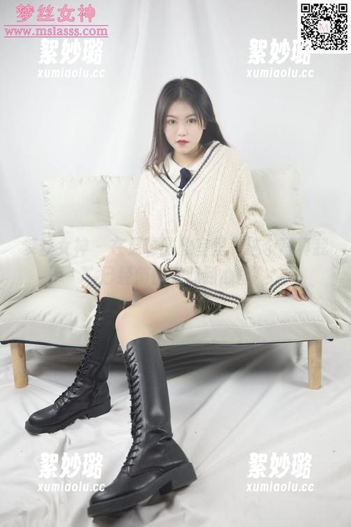 梦丝女神 - 在灵唯的教室里，这个写真我已经悄悄下载到心里