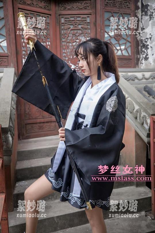 梦丝女神 - 观看苏柔怎样把假日餐厅变成自己的秀场，图包来一波