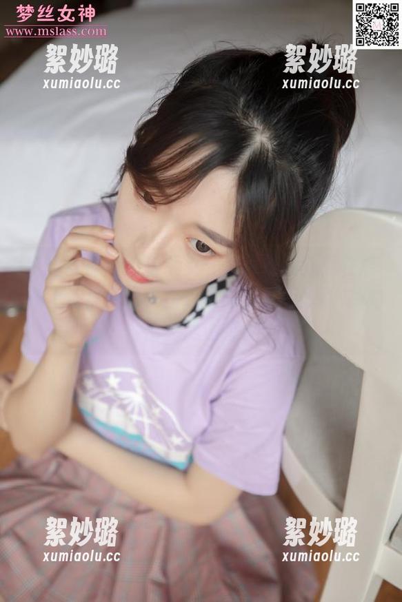 梦丝女神 - “莹仙女”穿体操服就像在画布上涂抹色彩，图包中的写真巧妙地勾勒出无尽遐想。