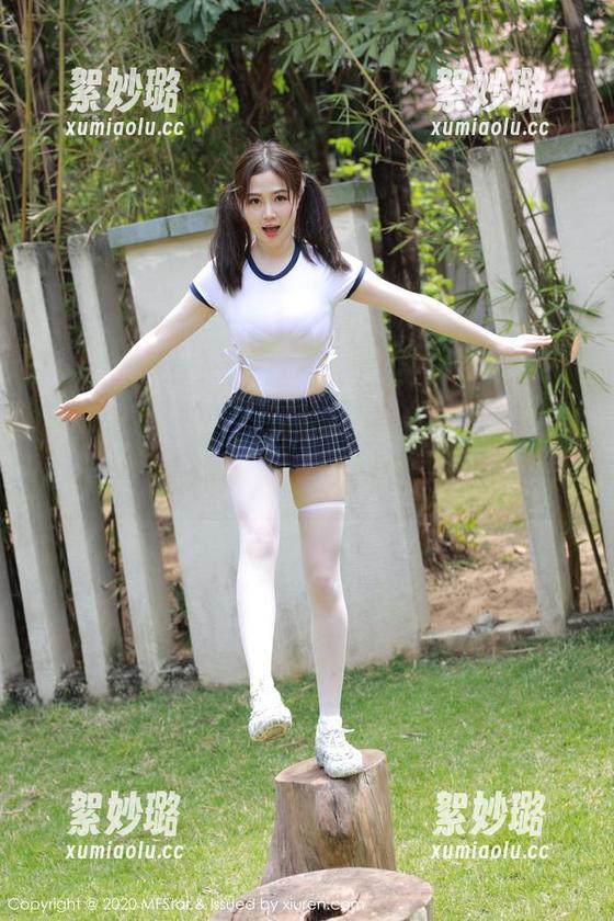 模范学院 - 让蒋小静Jessica的女友在图库里尽情撒娇，毫不留情地被捕捉！