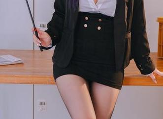 你相信吗？樱井小莜的套装逼格如此高，下载美图毫不犹豫！