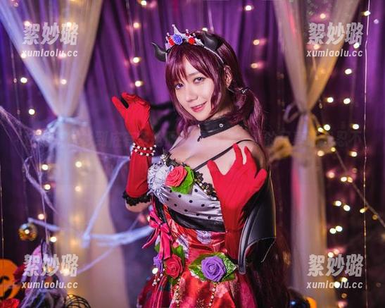 这套灰衬衫到底有多抢眼？洛丽塔大哥的写真让我忍不住想多看几眼。