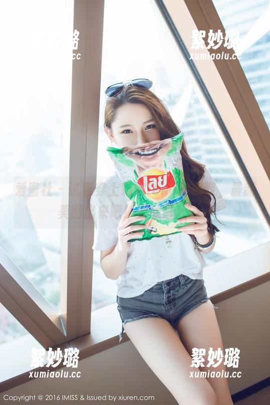 爱蜜社 - 试着穿上莉娜lena的吊带，最新美图出来吧！突然想起……