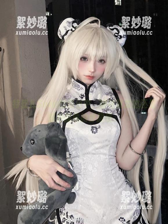 特软儿Sona 特软儿Sona的图包中,睡裙散发的还是那种朦胧的舒服感。