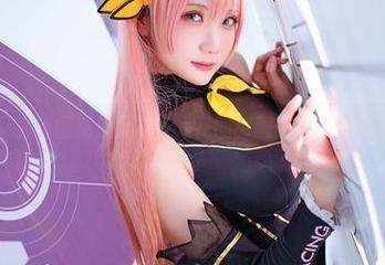 瓜希酱又出新图集了，宝多六花的制服一出来我就被试探。