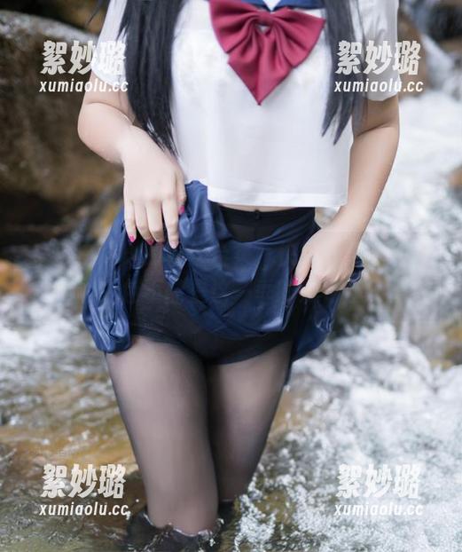 来自白烨烨的白丝合集，快来下载吧，谁说白色不能是这一季的流行色？
