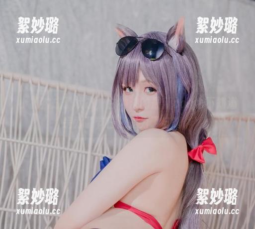 小礼物成了状态，白神泱的最新cos也不知道是为了节日还是为了自嗨。