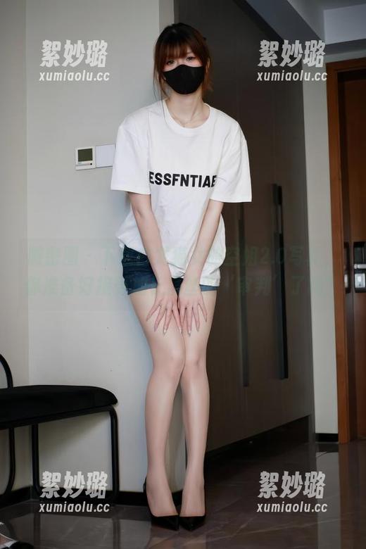 微密圈 - 下载白龙猫女的空姐2.0写真，你准备好接受加长黑丝的‘审判’了吗？