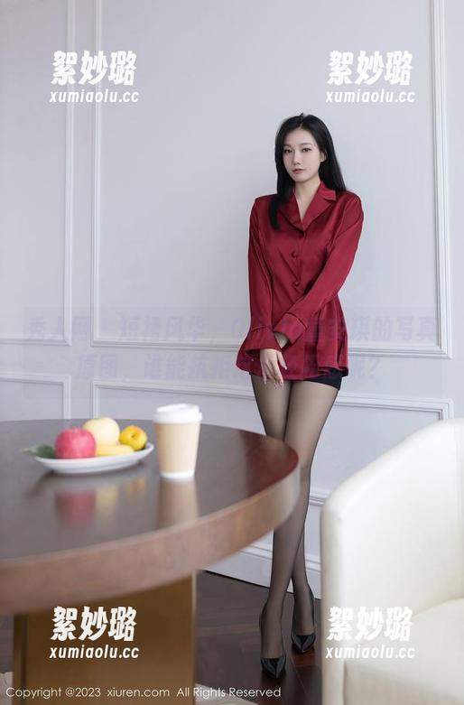 秀人网-Olivia童安琪 秀人网 - 短裙风华,Olivia童安琪的写真原图,谁能抗拒这份轻松感呢?