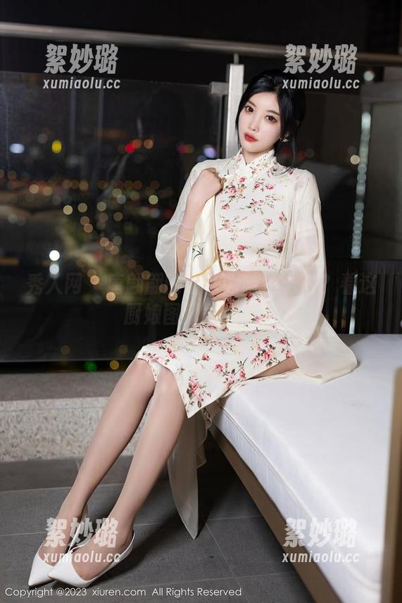 秀人网 - 唐翩翩的福利为啥这么好？看这厨娘图就知道了！