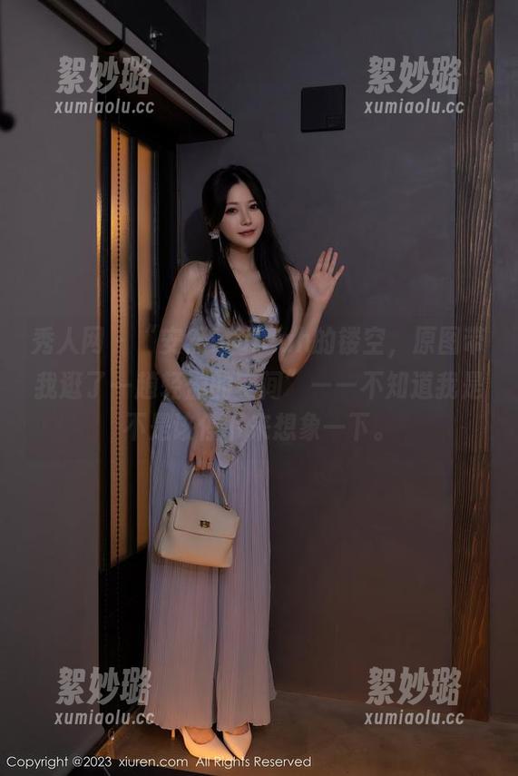 秀人网 - “安然Maleah的镂空，原图带我逛了一趟轻盈的空间”——不知道我是不是该停下来想象一下。